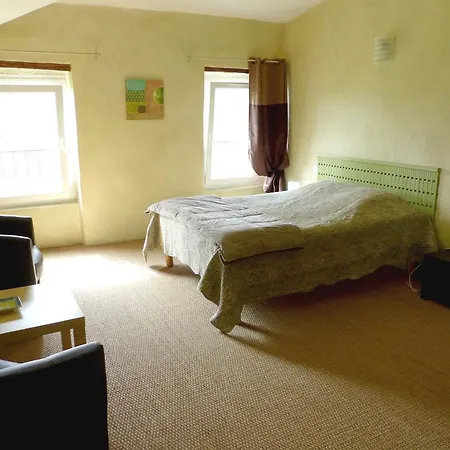 Hotel De *